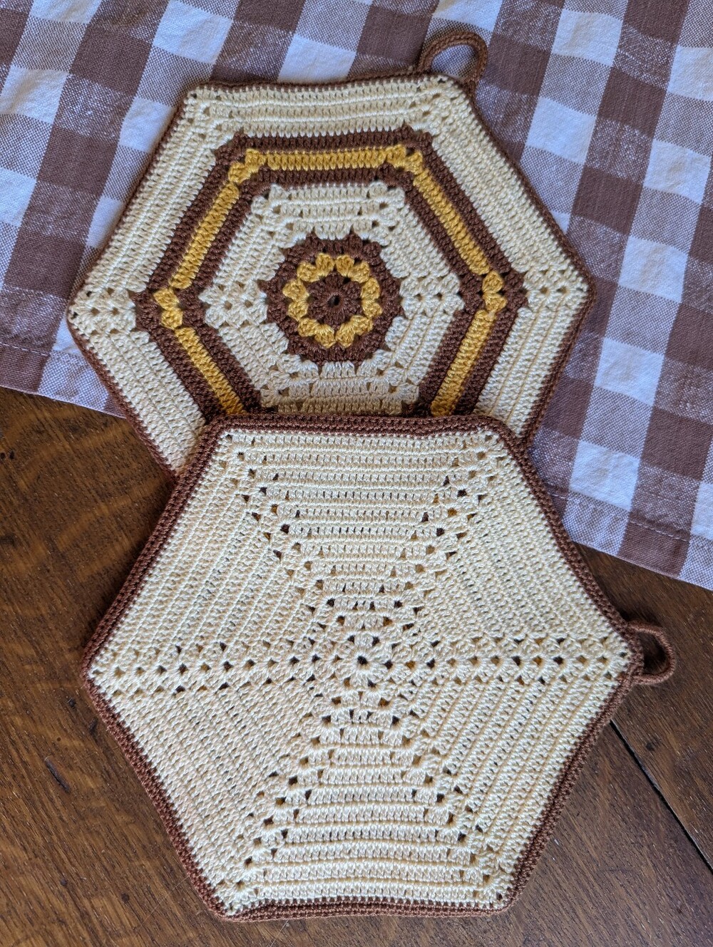 🆕VTG 2 🌼NWOT 70s Style Decorative Hand-Crocheted Hexagon Pot Holders Flower